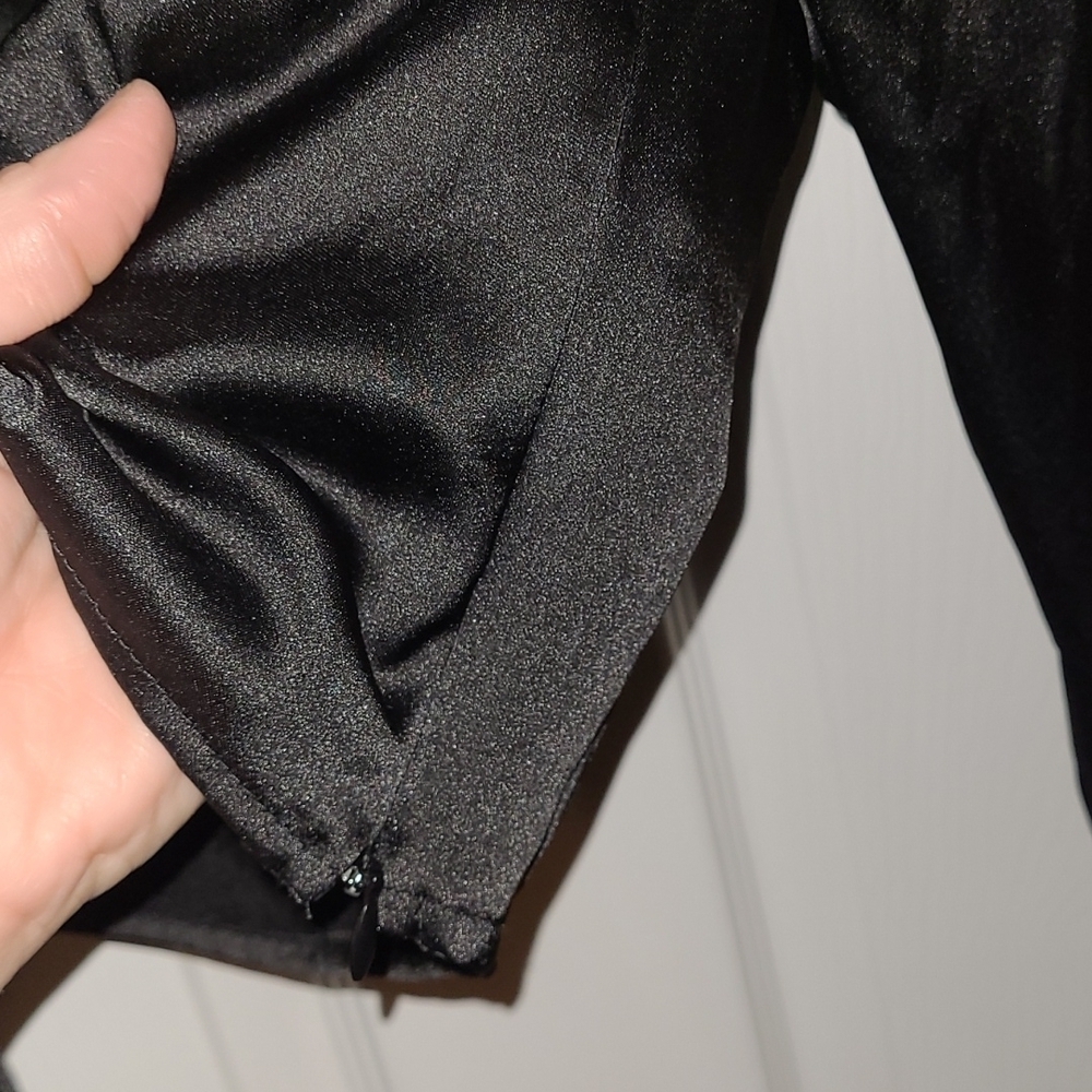Forever 21 Black Satin-Like Vneck Adjustable Crop Top Long Sleeve Side Zipper SM - Picture 6 of 12